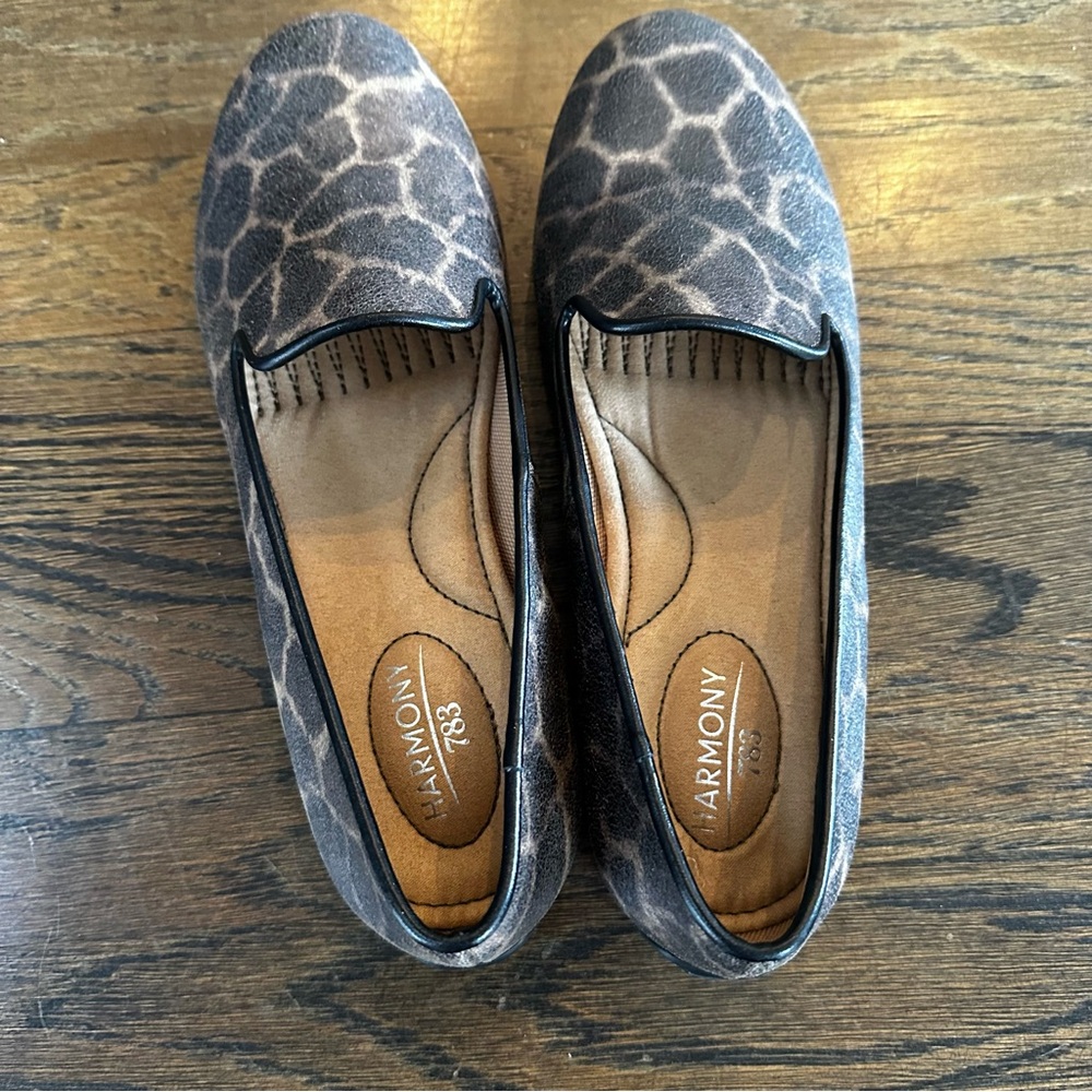 Harmony 783 Women's Leopard Print Grounding Loafers